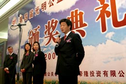 投身社會(huì )公益活動(dòng)，東芝連續四次獲得光明公益獎