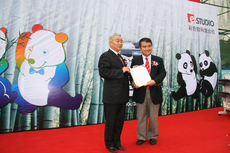 投身社會(huì )公益活動(dòng)，東芝連續四次獲得光明公益獎