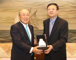 東芝會(huì )長(cháng)西田厚聰訪(fǎng)問(wèn)清華大學(xué)