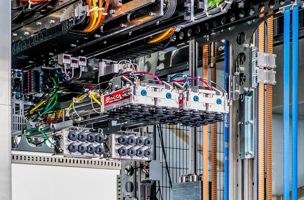 巧解物流現場(chǎng)人手不足難題！——看可識別圖像的“自動(dòng)卸貨機器人”如何大顯身手！